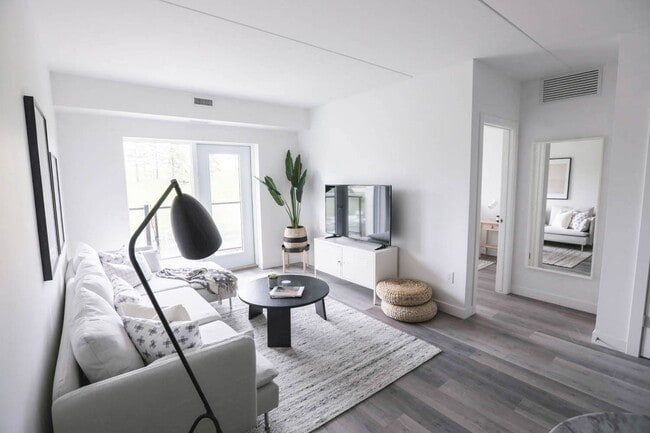 Building Photo - 30 UC