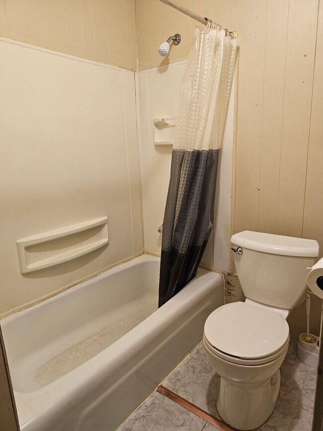 Photo - 110 E Canda St Unidad Apartment 3