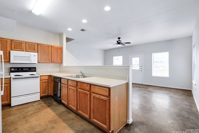 5815 Golf Bend