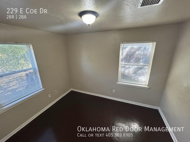 Photo - 229 E Coe Dr