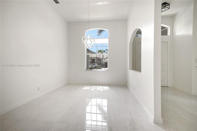 Photo - 2527 Jardin Dr