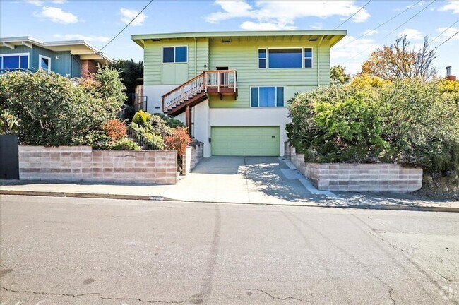 Building Photo - 2352 Carquinez Ave Rental