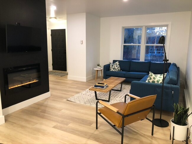 Photo - 12 E Garfield St