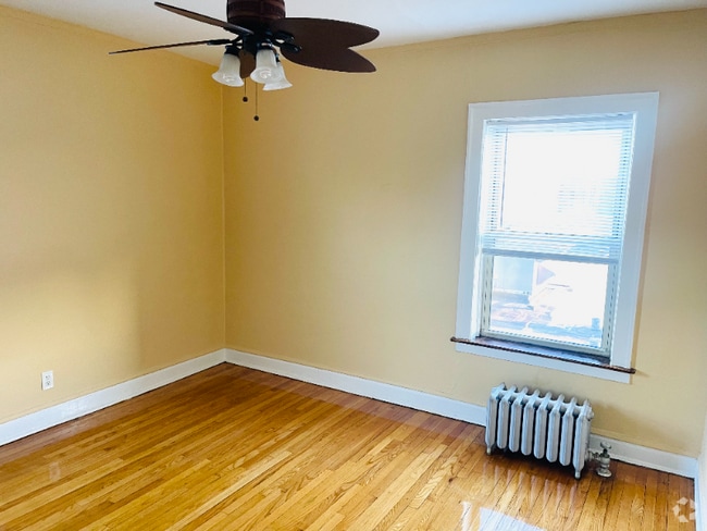 Building Photo - 1726 E 70th St Unit 1722-3C Rental