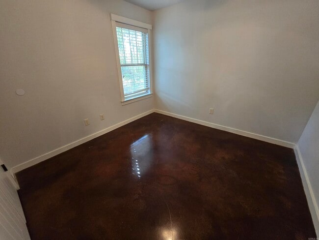 Photo - 110 SE 2nd St
