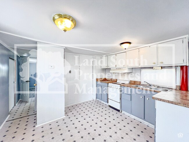 Photo - 425 Longfellow Blvd