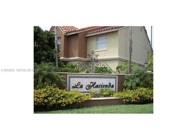 18320 NW 68th Ave Unidad 0