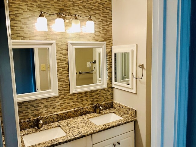 Building Photo - 11827 Moss Branch Rd