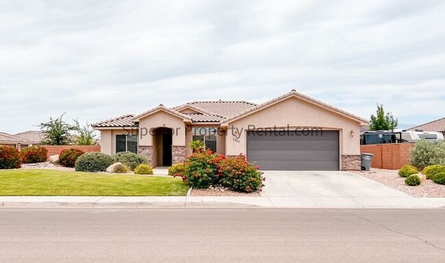 Building Photo - 4 bed, 2.5 bath home w/2 car garage
