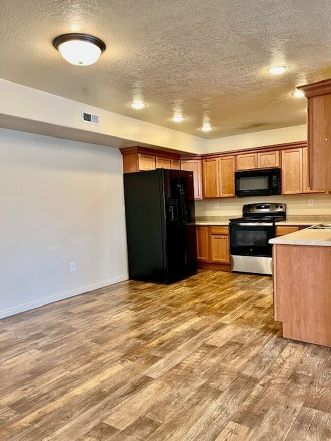 Building Photo - 6941 Village River Ln Unit I-01