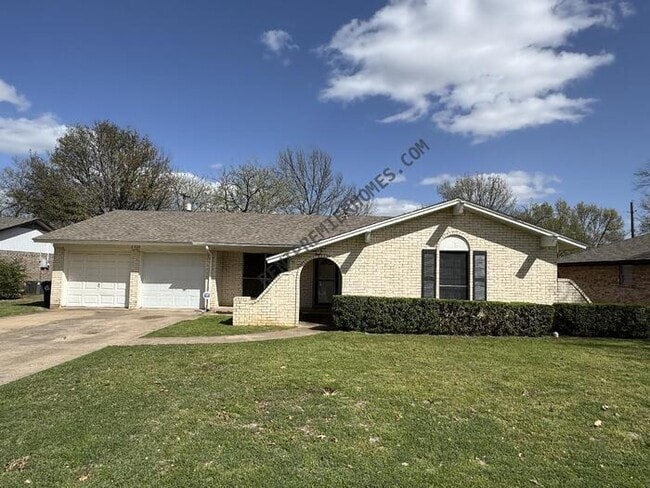 Photo - 2020 Fordham Ln