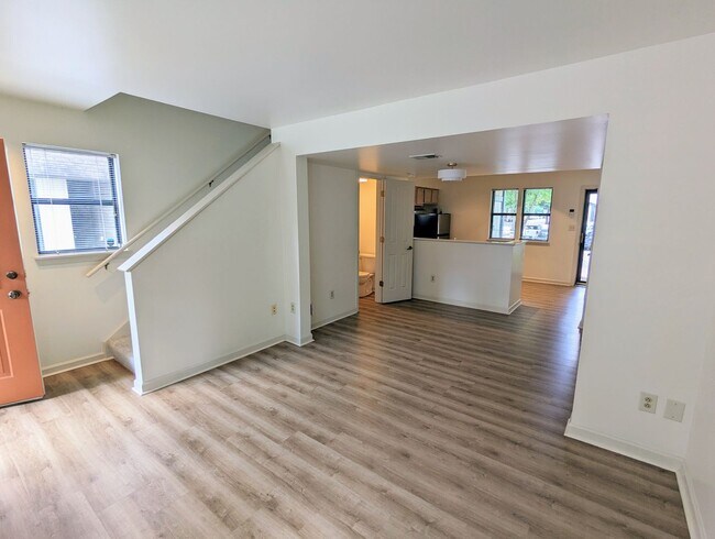 1715 Fox Wy