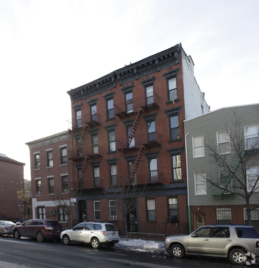 Photo - 163-165 Franklin St Apartments