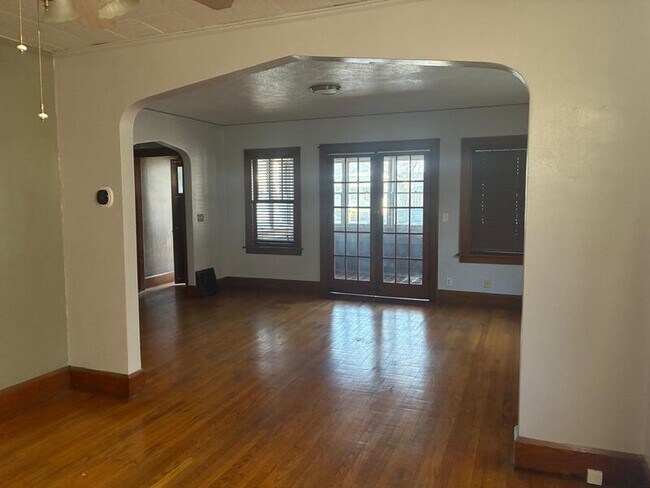 Photo - 766 N 1st St