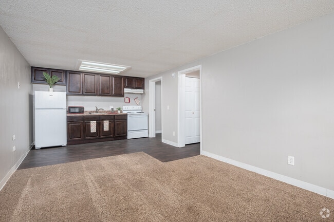 1BR, 1BA - 576SF - Living Room/Kitchen