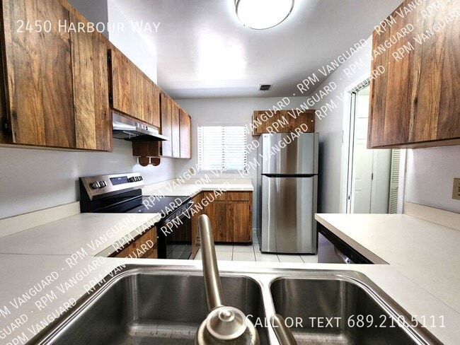 Photo - 2450 Harbour Way
