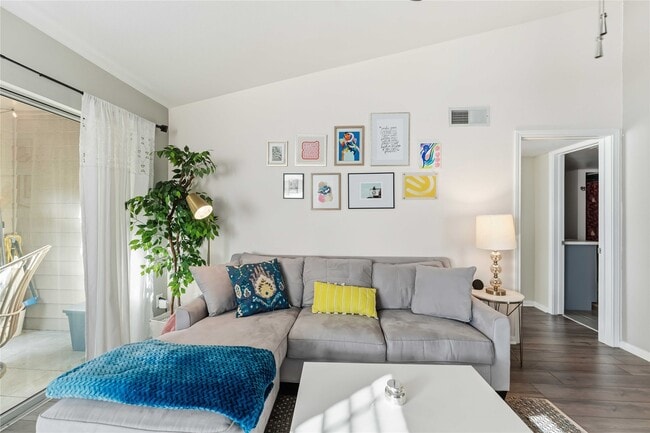 Photo - 3231 Allen Pkwy Unidad 3301