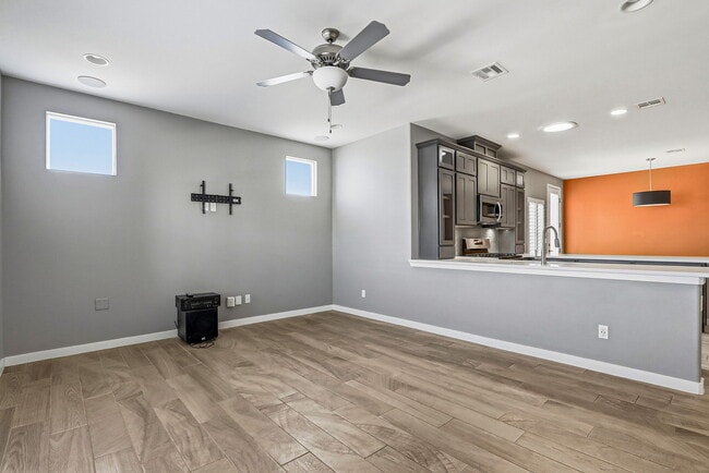 Photo - 2025 William Caples St