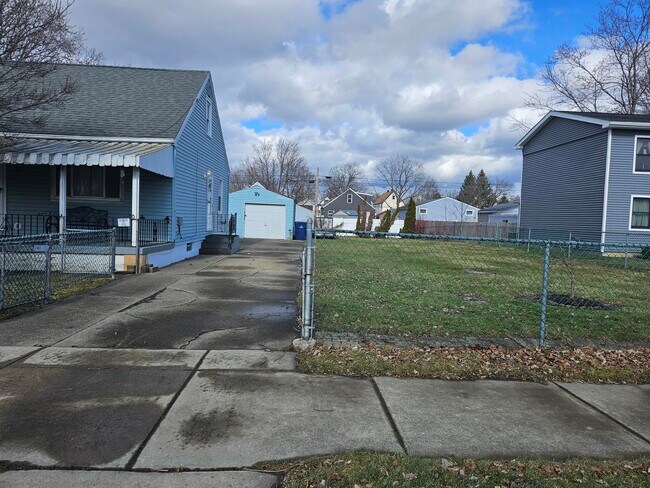 Lado - 100 W Woodside Ave