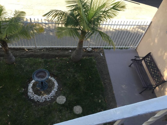 Photo - 5921 Cahuenga Blvd Unit 1