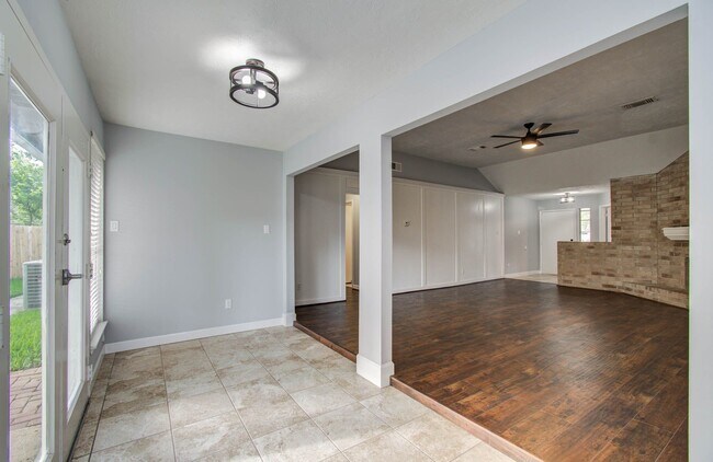 Photo - 6607 Readsland Ln