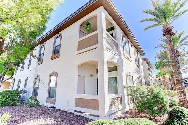 Building Photo - 2305 W Horizon Ridge Pkwy Unit 3714 Rental
