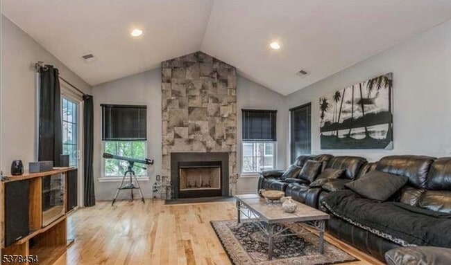 Building Photo - 115 Chariot Ct Rental