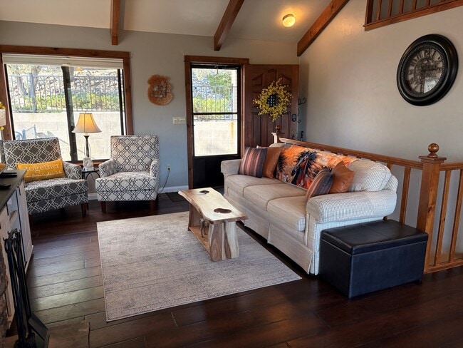 Building Photo - 499 Karen Dr