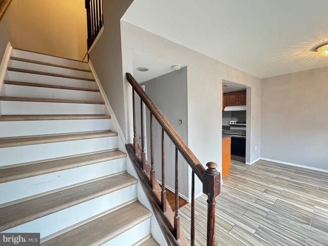 Photo - 6674 Ducketts Ln