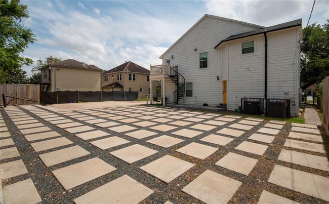 Photo - 2817 Southmore Blvd Unidad 2