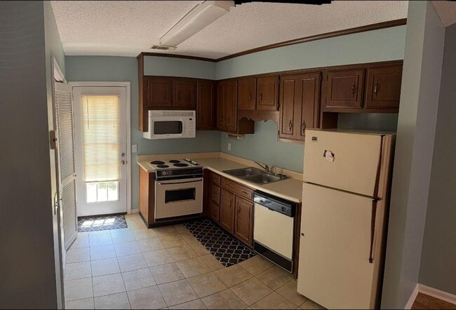 Building Photo - 140 Lanier Dr Unit 42 SW