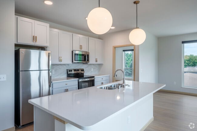 2BR, 2BA - 1095SF - Kitchen