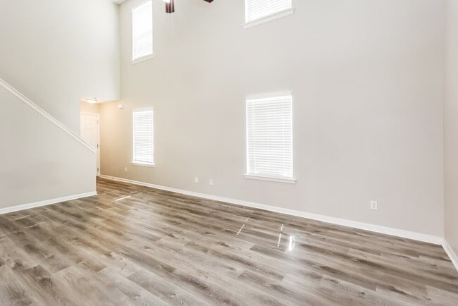 Photo - 205 Silver Ridge Dr