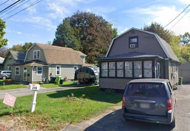 Building Photo - 216 Earl Ave