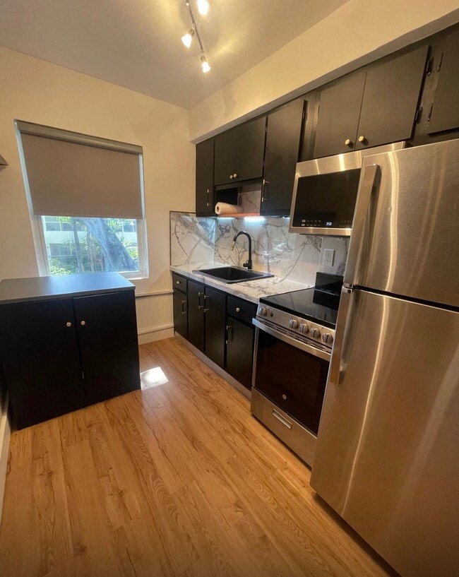 Building Photo - 9160 NE 8th Ave Unit A2