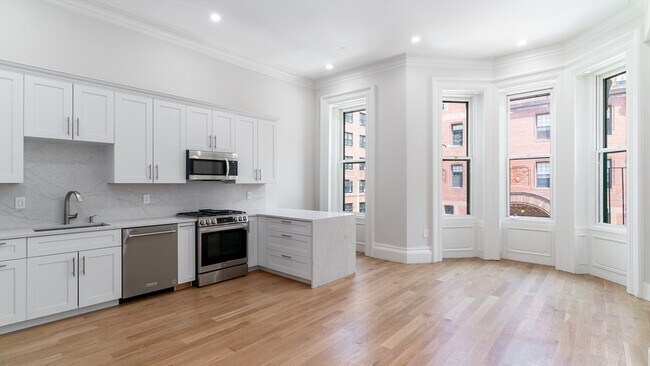 Building Photo - 232 Clarendon St Unit 2