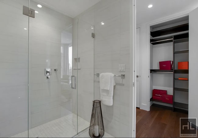 Photo - East 44th Street Unidad 16L