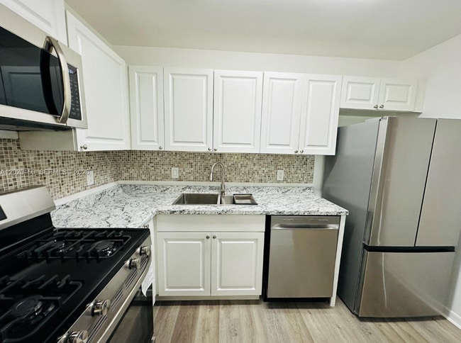 Building Photo - 15340 SW 106th Ter Unit 819