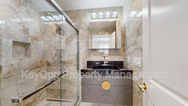 Photo - 976 Masson Ave