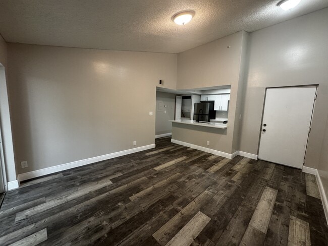Building Photo - 5628 Rock Island Rd Rental