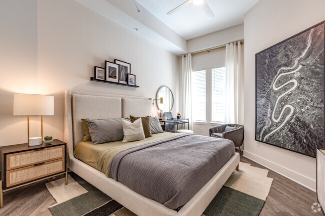 1 BR, 1 BA - 775SF