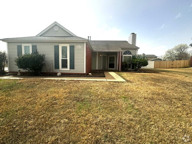 Building Photo - Gorgeous 3 bedroom 2 bathroom home with a ...