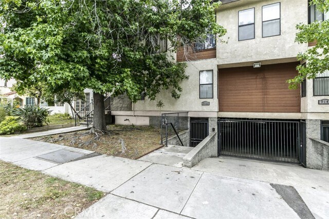 Building Photo - 914 E Elk Ave Unit 4 Rental