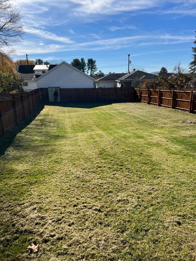 Photo - 748 Grant St