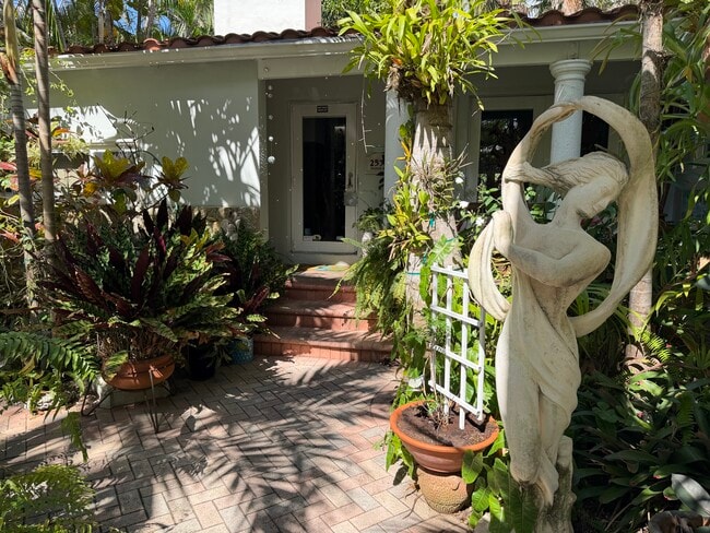 Entrada a la propiedad - 2539 Swanson Ave