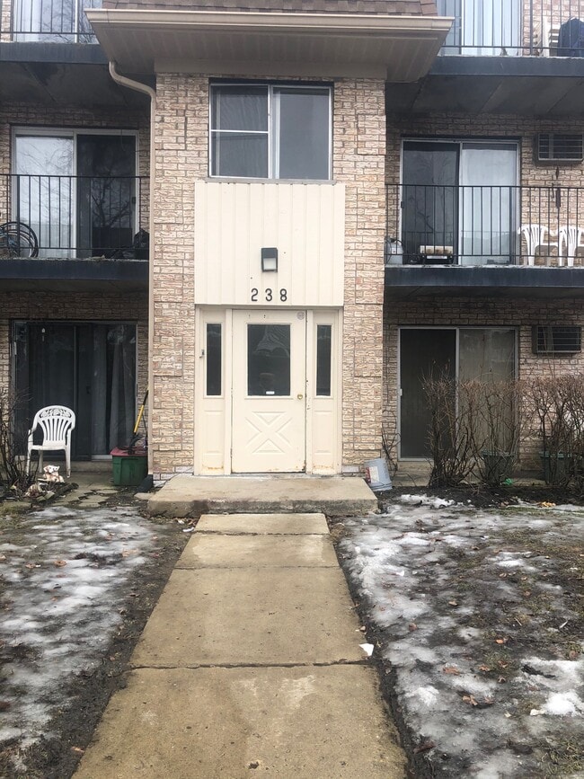 Building Photo - 238 Shorewood Dr Rental