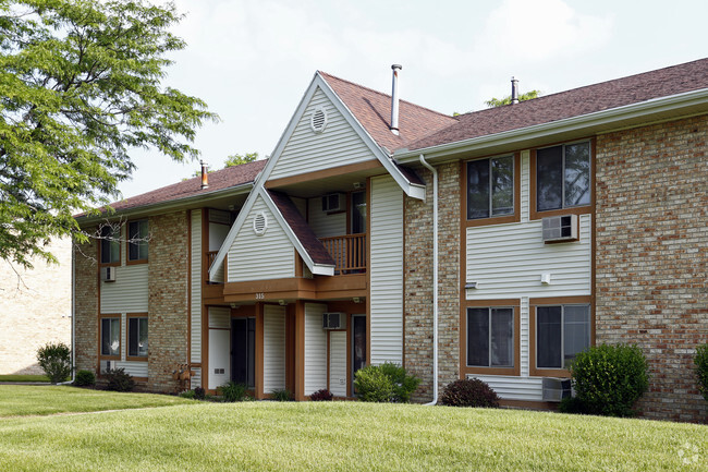 Chesterfield of Maumee Apartments For Rent in Maumee, OH | ForRent.com