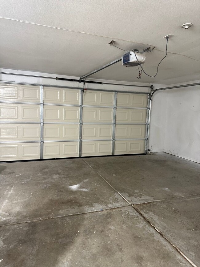 Photo - Charming 3 Bed, 2 Bath Home in Hesperia - Perfect for Your Family!