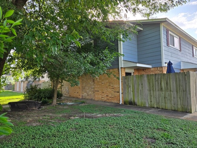 Building Photo - 1807 Treehouse Trail