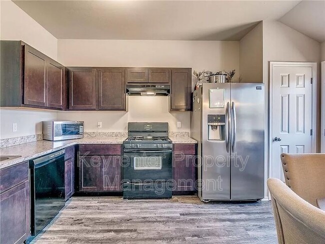 Photo - 805 Hallow Oak Ct